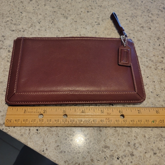 Coach, Burgundy Leather Wristlet,just Like New. - Picture 4 of 8